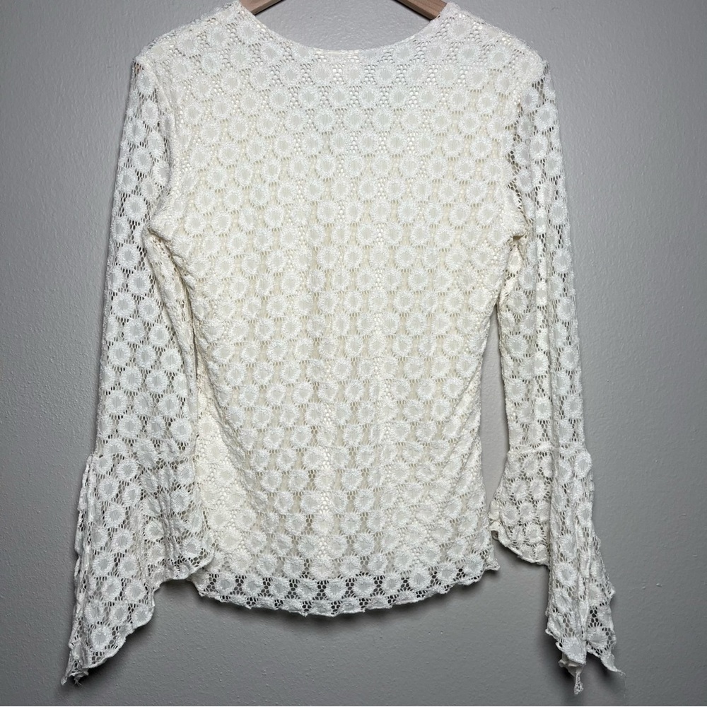 Bill Blass Womens Rayon Nylon Blouse M White Lace V-Neck Long Bell Sleeve‎ Top - Picture 7 of 10